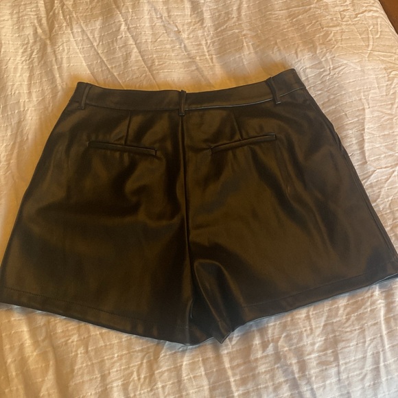 7 For All Mankind Leather Like Shorts - Picture 5 of 8